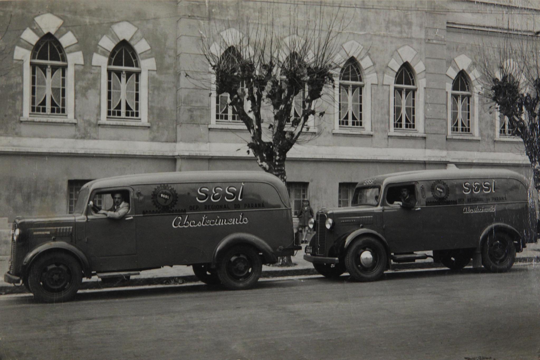 Carros dos posts de abastecimento