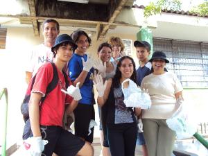 Moradores do bairro Ney Braga se uniram na a��o prevista na agenda elaborada pela comunidade